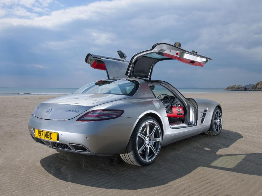  Mercedes-Benz SLS AMG 2010 года  (UK) (фото 15 из 19)
